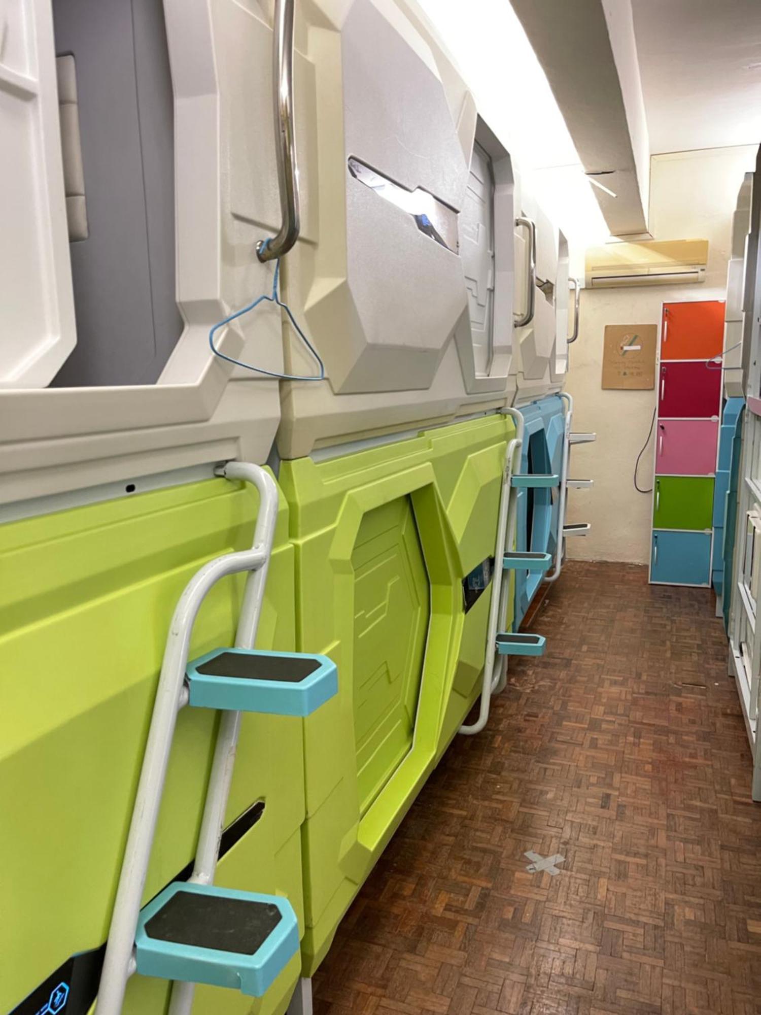 Pelangi Capsule Hostel جوهر بهرو المظهر الخارجي الصورة